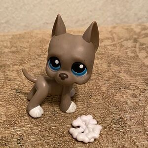 The Authentic Littlest Pet Shop Gray Great Dane #184 is a 2007 Hasbro toy